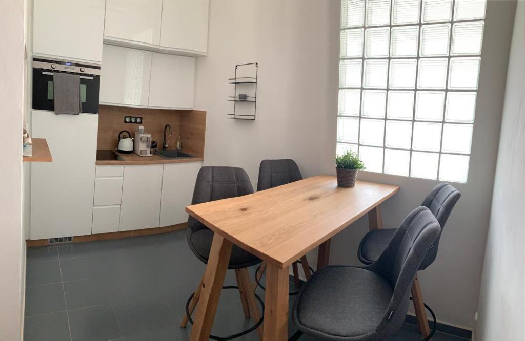 Wine Apartments Hradec Centre Hradec Kralove Bagian luar foto
